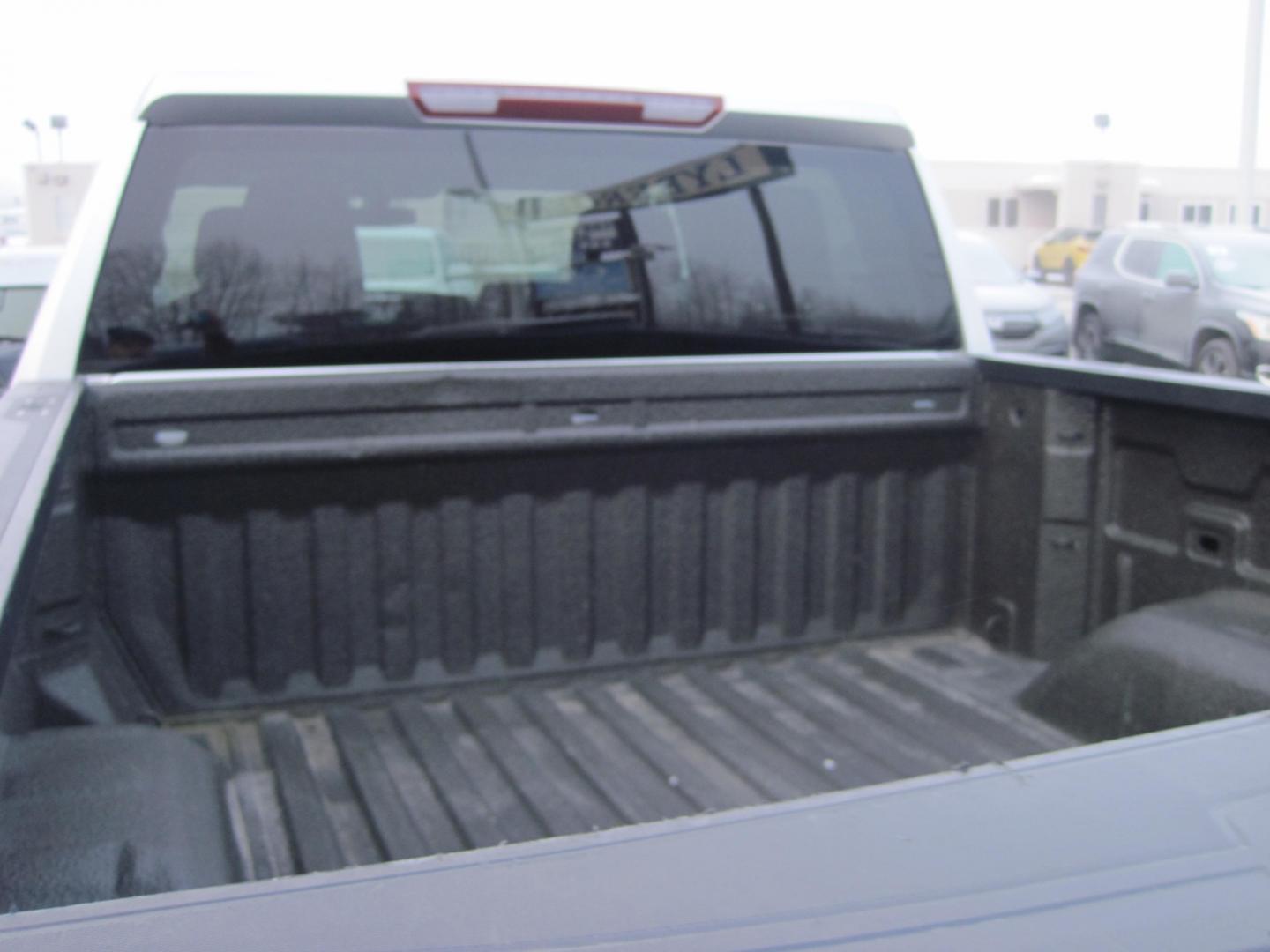 2021 silver /black GMC Sierra 1500 Elevation (3GTU9CED8MG) , located at 9530 Old Seward Highway, Anchorage, AK, 99515, (907) 349-3343, 61.134140, -149.865570 - Photo#4